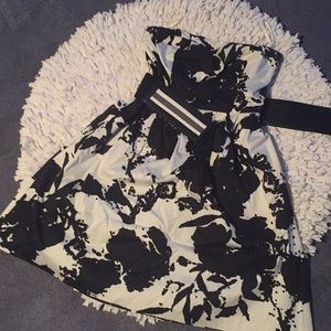 The Limited Dress size 8 with belt